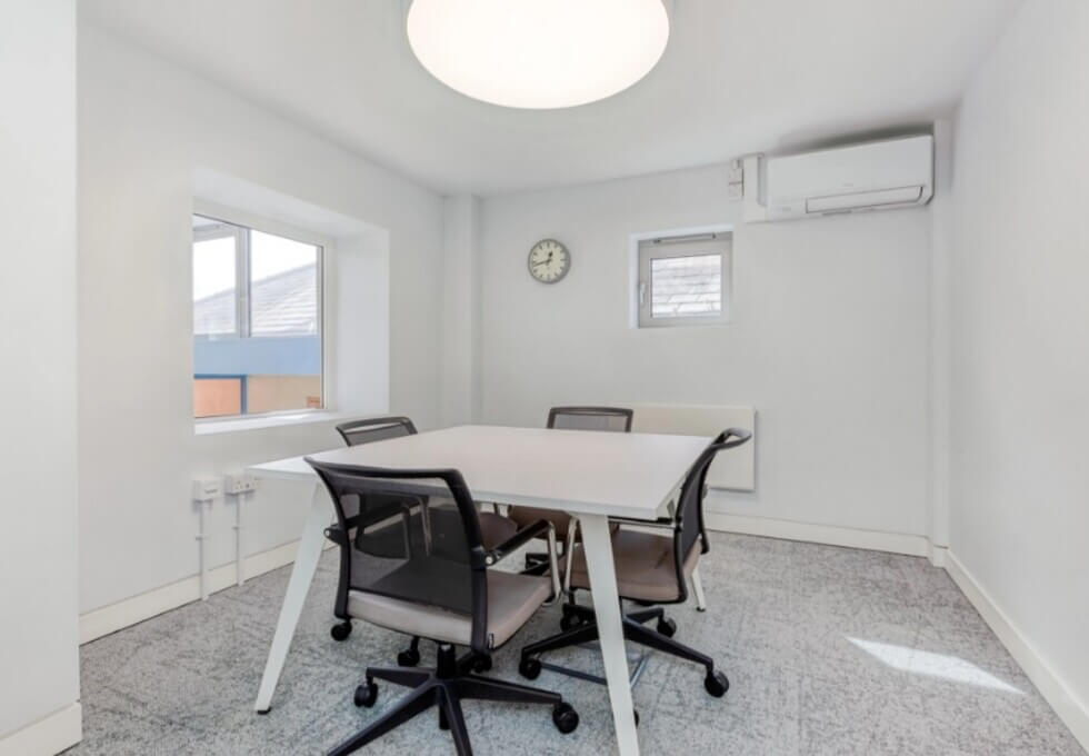 Private workspace - High Street, Regus in Epping