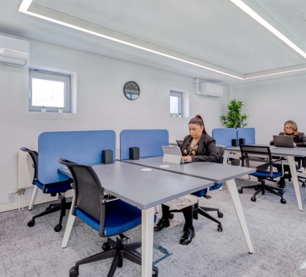 Private workspace in High Street, Regus (Epping)