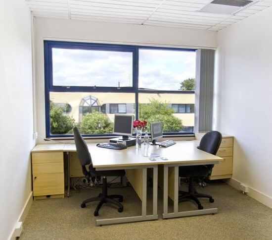 Dedicated workspace on Station Road, Kings House Management (UK) Ltd in Kings Langley