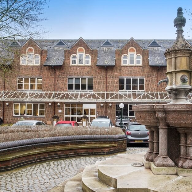 Building outside at Victoria Square, Regus, St Albans
