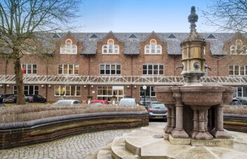 Building outside at Victoria Square, Regus, St Albans
