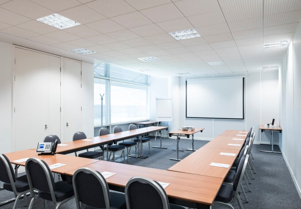 Meeting room - Coopers End Road, Regus in Stansted
