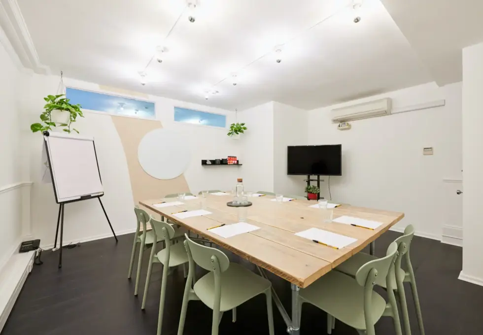 Meeting room on City Road, House of Creative London Ltd in Angel