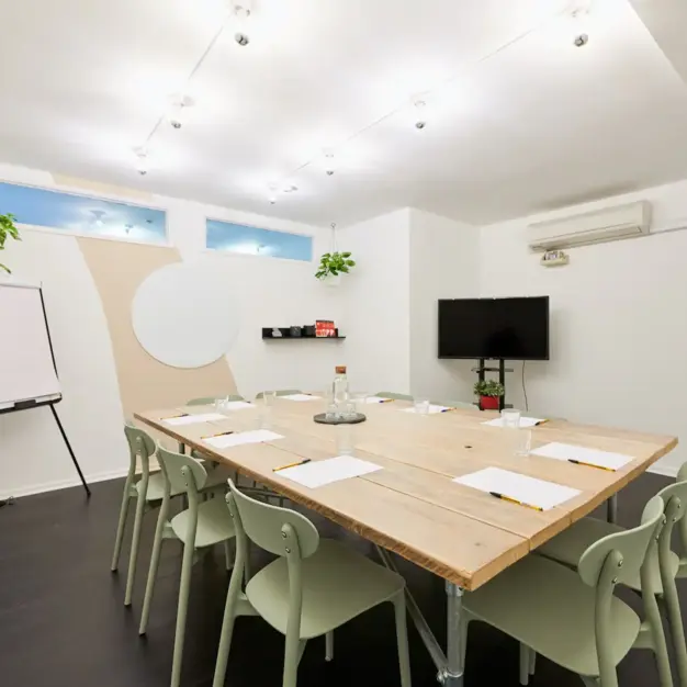 Meeting room on City Road, House of Creative London Ltd in Angel