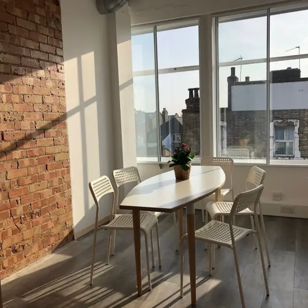 Client Breakout space - Windermere Road, Bespoke Spaces Ltd in Archway