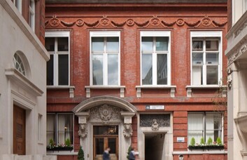 Building outside at Tokenhouse Yard, Lenta, Bank