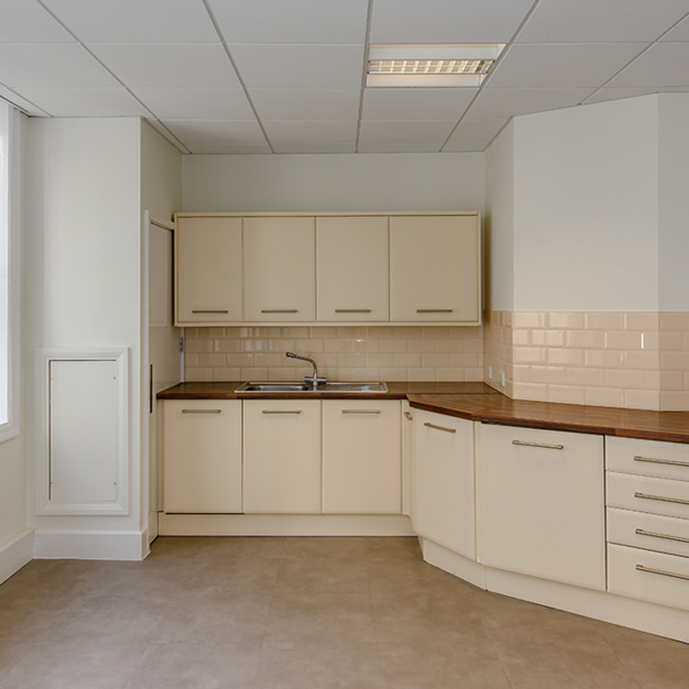 Kitchen area - Queen Street, Clockhouse Property Consulting Limited (Bank)