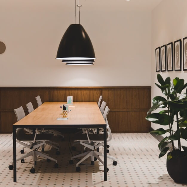 Private workspace in Throgmorton Street, FORA (Bank)