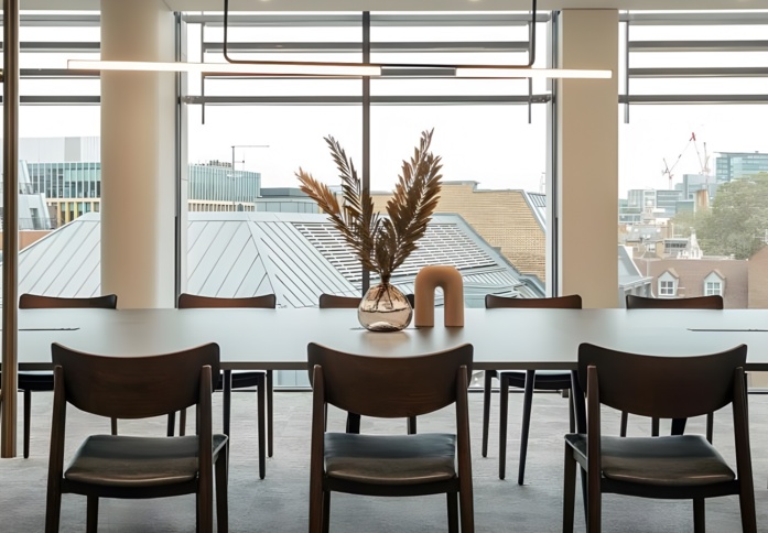 Dedicated breakout space for clients - Aldersgate Street, KNIGHT FRANK in Barbican