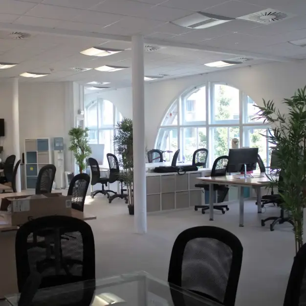Dedicated workspace, Borough High Street, PG High Cross Ltd in Borough