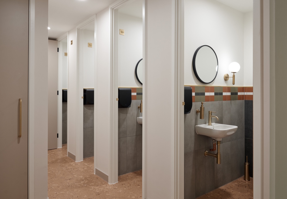 WC for clients at Borough High Street, Knowlemore Ltd (Borough)