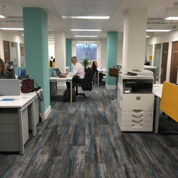 Dedicated workspace - Great West Road, UBC UK Ltd in Brentford
