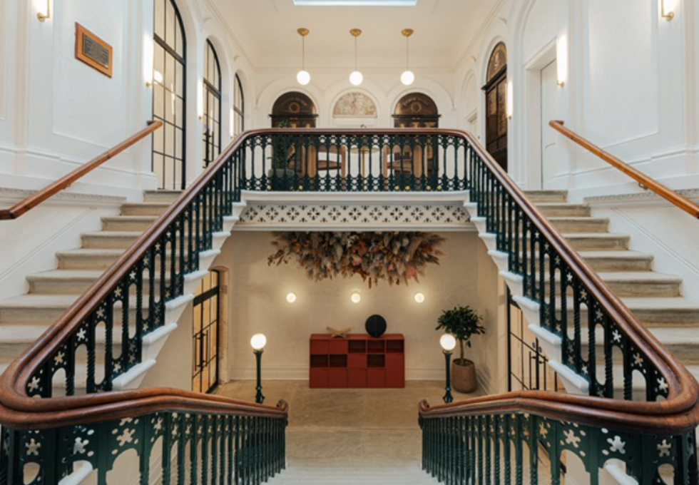 Hall/access at Walworth Road, Situu (Elephant and Castle)