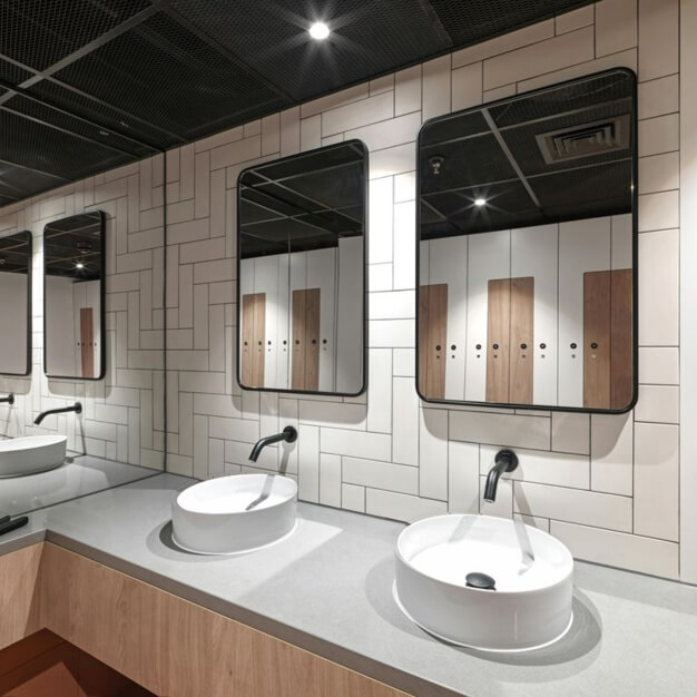 Bathroom facility in Euston Road, Kontor (Euston)