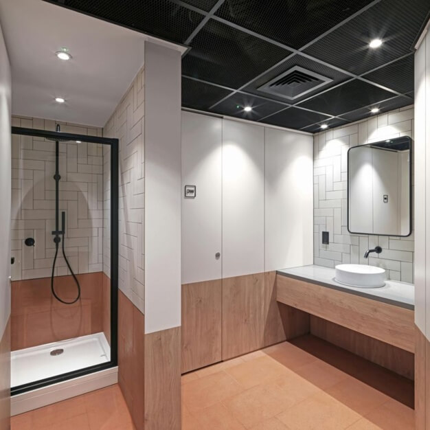 Showers at Euston Road, Kontor in Euston