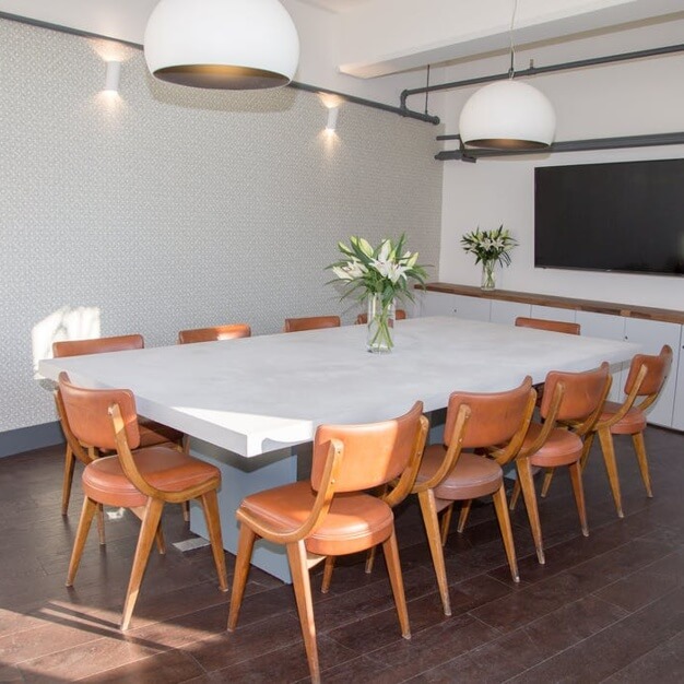 The meeting room at Bowling Green Lane, Finsbury Business Centre in Farringdon