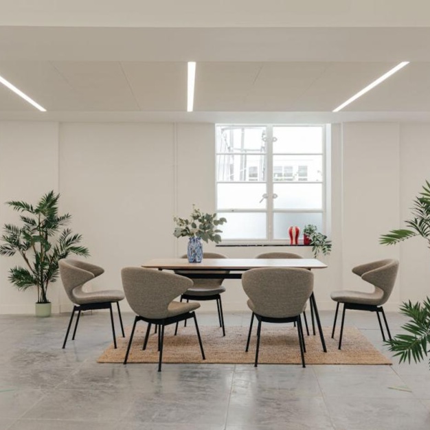 Dedicated breakout area at Tottenham Court Road, RX in Fitzrovia