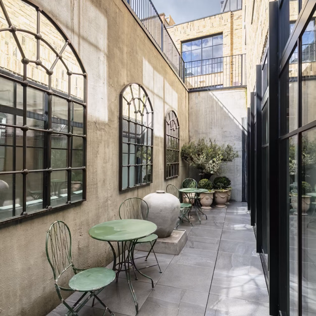 A balcony/terrace at New Timber Yard, Made (Hammersmith, W6 - London)