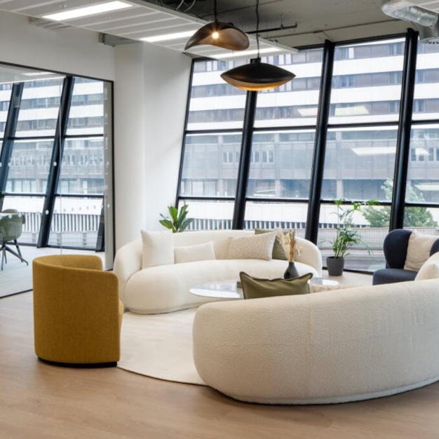 Breakout space, which is dedicated, in Talgarth Road, Situu (Hammersmith)