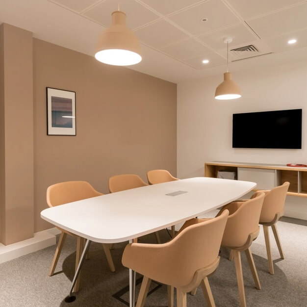 Meeting room - Fulham Palace Road, Regus in Hammersmith