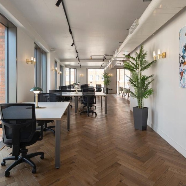 Private workspace, Kensington High Street, Situu in Kensington