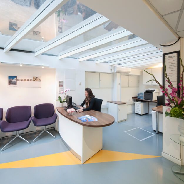 Reception in Kings Cross Road, Lenta, King's Cross