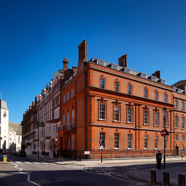 Building outside at Pont Street, Argyll, Knightsbridge