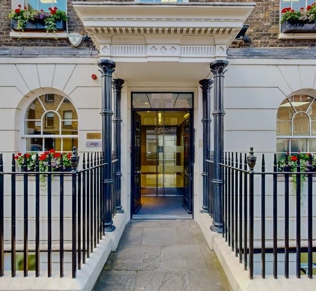 Building outside at Blandford Street, Situu, Marylebone