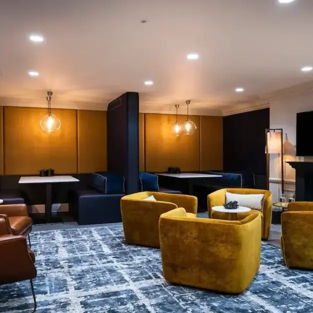 Client breakout space - Gloucester Place in Marylebone (Urban W Limited)