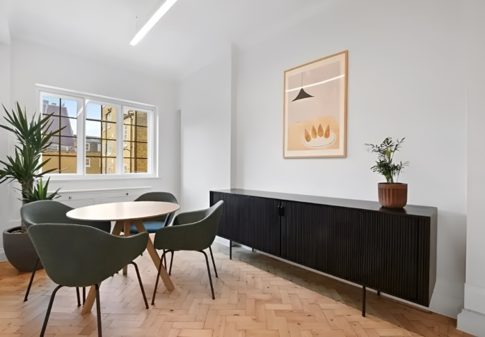 Dedicated breakout space for clients - Duke Street, Colliers in Marylebone
