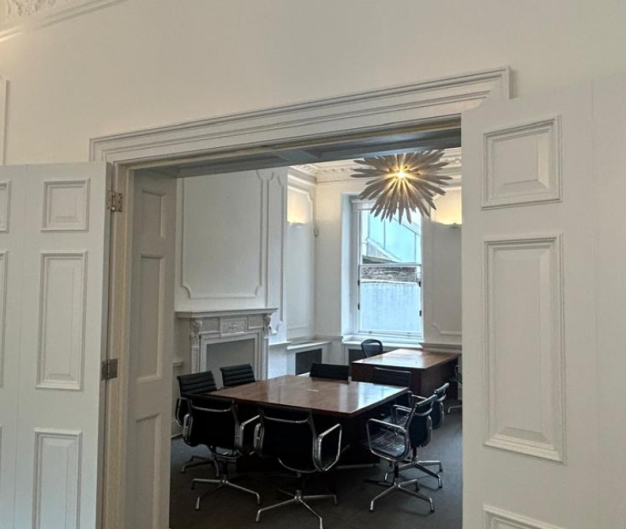 Private workspace on Cavendish Square, Situu in Marylebone
