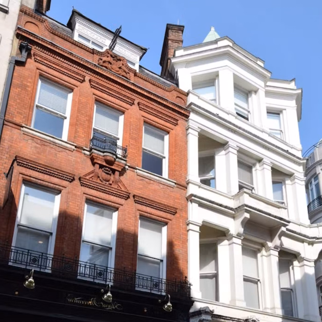 Building outside at Grosvenor Street, Situu, Mayfair