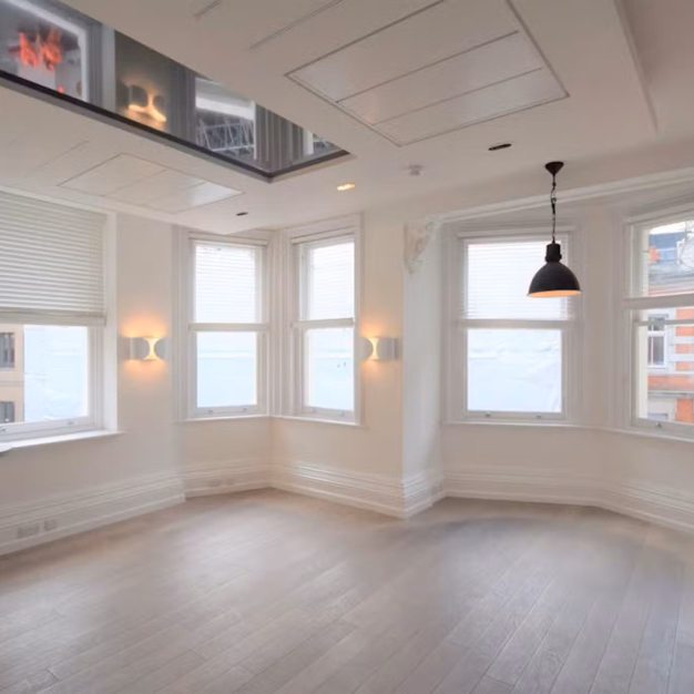 Dedicated workspace, Grosvenor Street, Situu in Mayfair