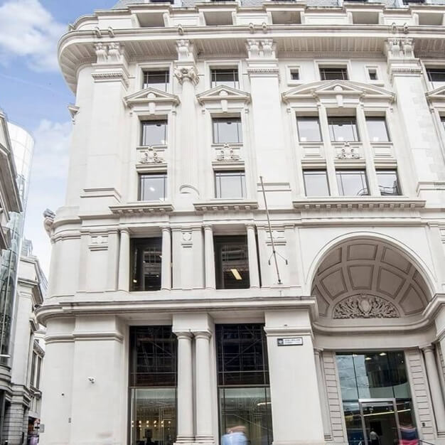 Building outside at King William Street, Landmark Space, Monument