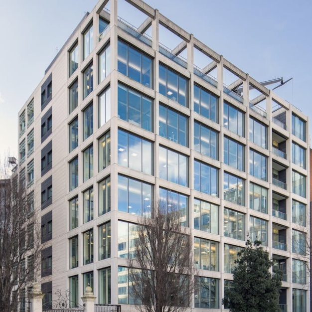 Building outside at Chiswell Street, Situu, Moorgate