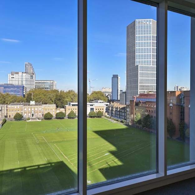 Enjoy the view at Chiswell Street, Situu in Moorgate