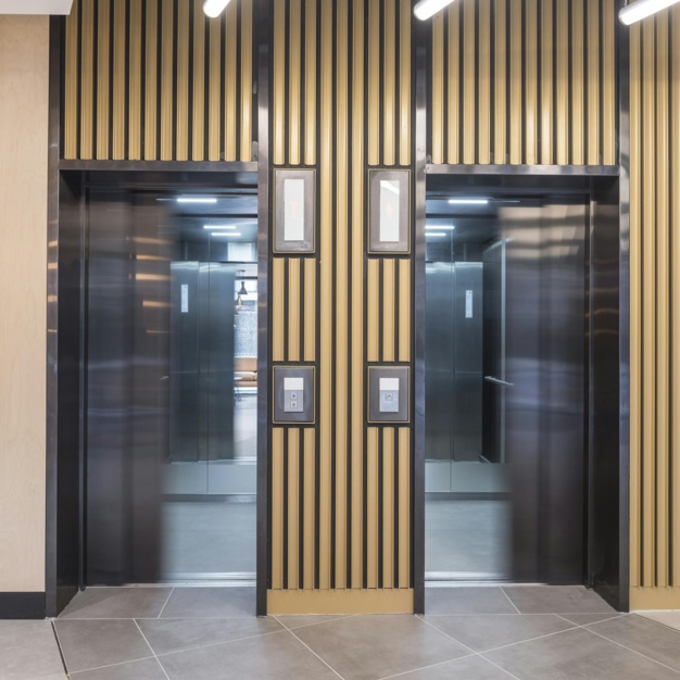 Lift access at Old Street, Kontor in Old Street