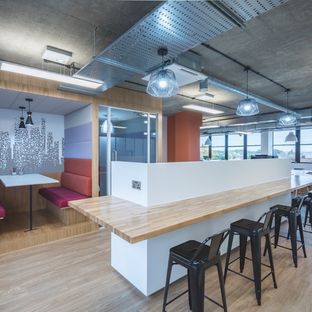 Enjoy the communal space - High Street, Regus in Southgate