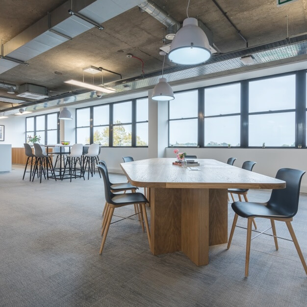 Enjoy the communal space in High Street, Regus (Southgate)
