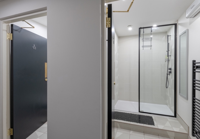 Showers - Carter Lane, The Boutique Workplace Company in St Paul's