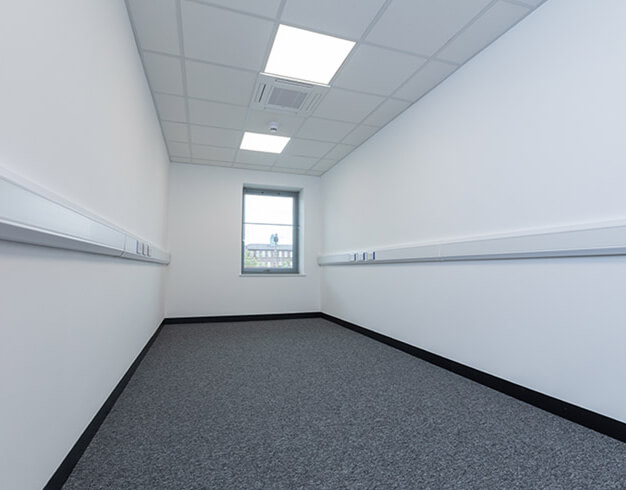 Unfurnished workspace - Kempshott Road in Streatham, Access Storage