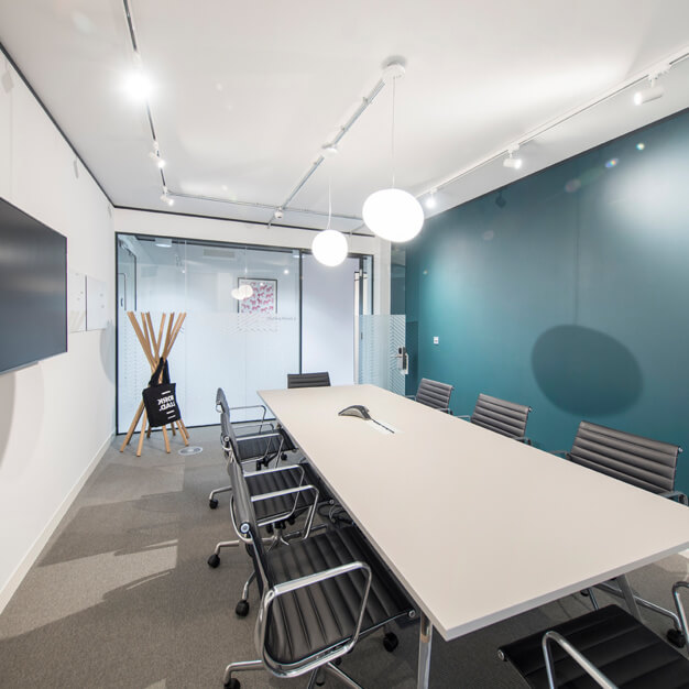 Meeting room - Charter Place, Regus in Uxbridge