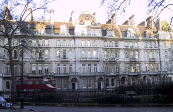 Building outside at Grosvenor Gardens, X and Why Ltd, Victoria