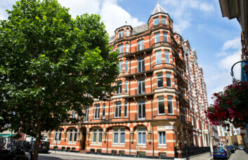 Building outside at Palace Street, Citibase, Victoria