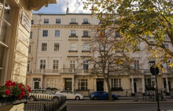 Building pictures of Eccleston Square in Victoria