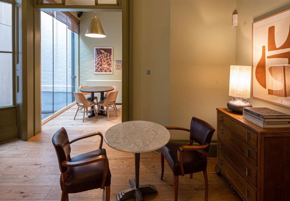 Dedicated breakout space for clients - Grosvenor Gardens, Knight Frank in Victoria