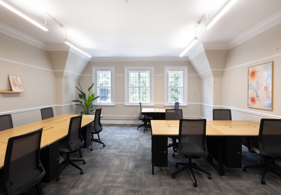 Dedicated workspace on Buckingham Palace Road, The Arterial Group Ltd in Victoria
