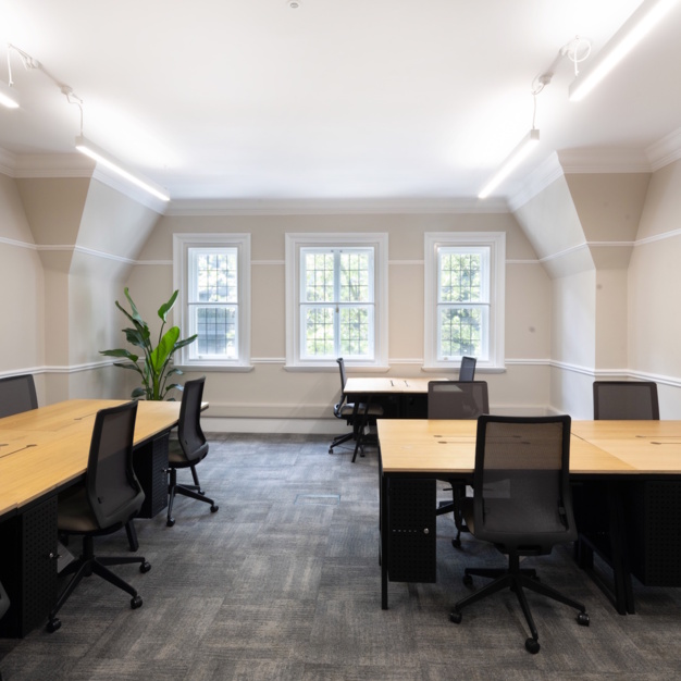 Dedicated workspace on Buckingham Palace Road, The Arterial Group Ltd in Victoria