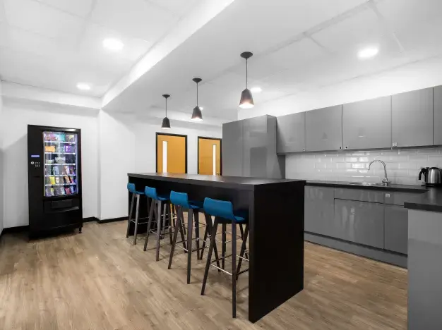 Kitchen area - Grosvenor Gardens, Regus (Victoria)