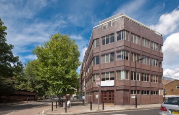 Building outside at Waterloo Road, Lenta, Waterloo